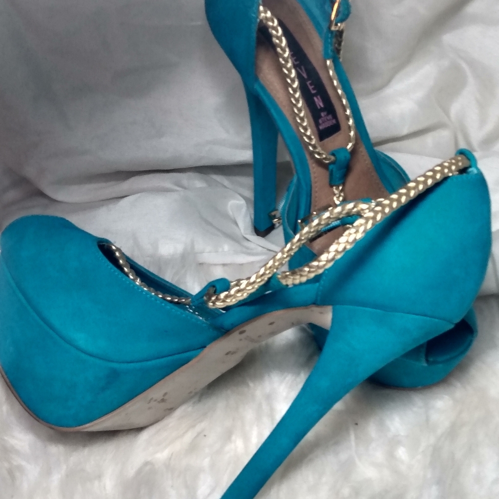 Heels - Picture 5 of 6